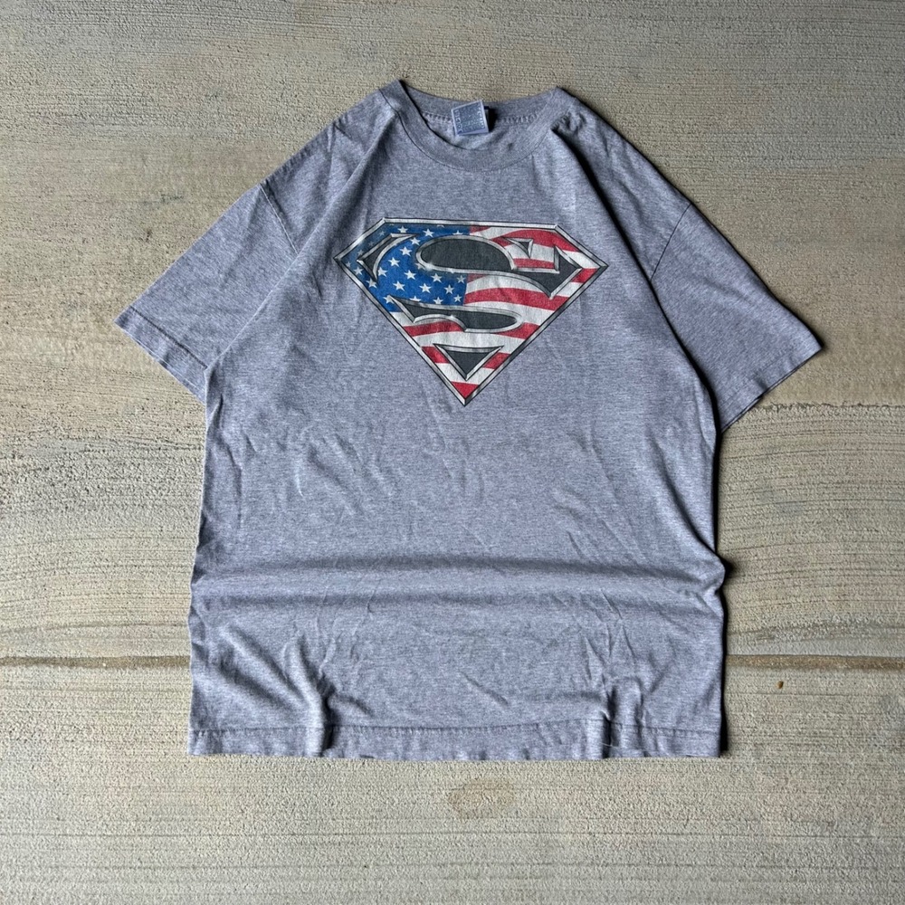 2000s Y2K DC Superman American Flag Shield Graphic T-Shirt